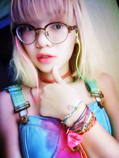 zrvikki 原宿feng ’嘿 炫彩的复古梦‘