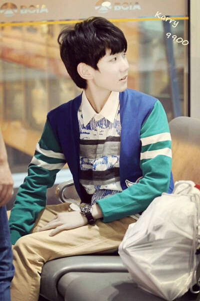 王源 正太 男孩子 头像 街拍 美男 TFBOYS