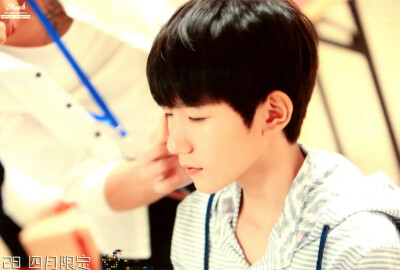 王源 正太 男孩子 头像 街拍 美男 TFBOYS