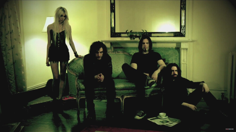 Taylor Momsen 泰勒·摩森- 主唱（Vocals）,词曲编者（Song writer） Jamie Perkins -鼓手（ Percussion） Mark Damon -贝斯手（Bass） Ben Phillips -吉他手（ Guitar）首支单曲：Make Me Wanna Die