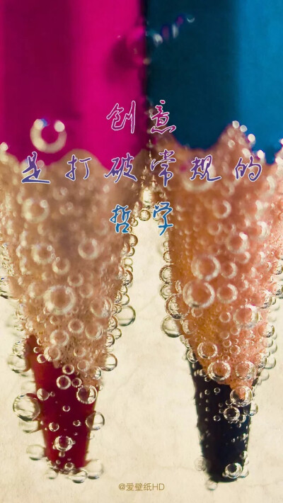 摄影师Jaime Moore为庆祝女儿5岁生日.给她拍了5张黑白照片.分别模仿了历史上有名的5位女权主义者.包括Coco ChanelAmelia Earhart、Helen Keller等.妈妈说：“别总是芭比娃娃.迪士尼公主啥的.应该让女儿看看现实中能…