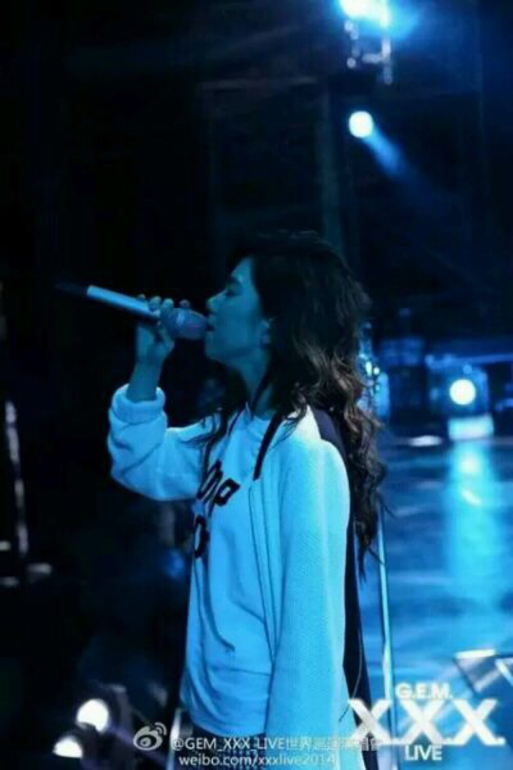 世界遗弃你后，你仍然坚持你的梦想