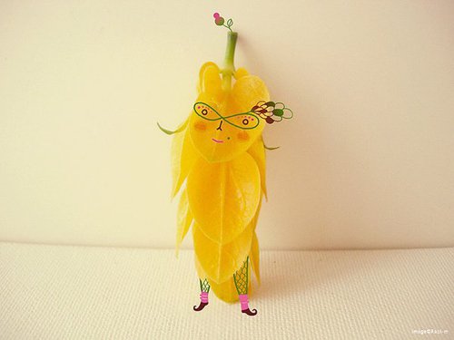  这组唯美花朵创意手绘插画图片来自作者rabim，他用真实的花朵作为DIY的对象，给它画上四肢和五官，让一朵花瞬间有了“人气”，是不是很有想法呢？图片介绍来源“Aladd、