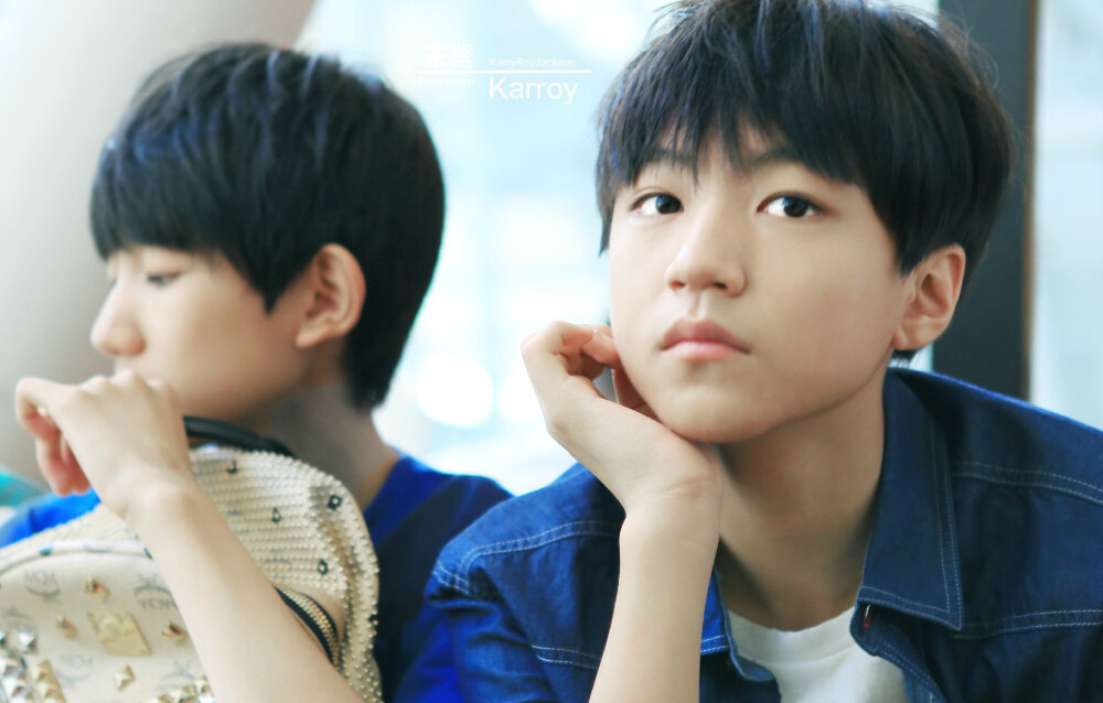 TFBOYS王俊凯 2014.7.17 广州飞北京机场图。图出处见LOGO