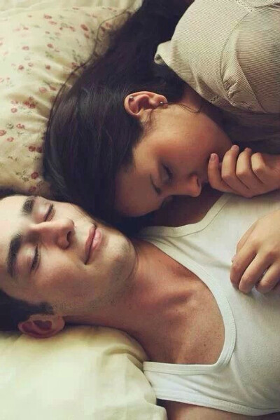 最浪漫的事，就是每天早上醒来，能看到太阳和你在身边那么美好。。