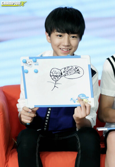 #王俊凯 #TFBOYS王俊凯 2014.07.18优酷牛人专访高清1p-凯爷画画，小螃蟹们～咱们都上镜啦！！！（持续更新）