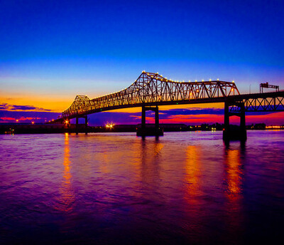 密西西比河（The Mississippi River）是世界第四长河，也是北美洲流程最长、流域面积最广、水量最大的河流。位于北美洲中南部，注入墨西哥湾。