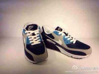 Nike Air Max 系列的诞生代表着球鞋设计进入一个新纪元，也是高阶机能球鞋的一个里程碑，而当中的 Air Max 90 鞋款跟 Air Max 1 一样有着复古跟高科技感结合的外观设计特质，经典黑白搭，码数：40-44。 也可微信咨询…