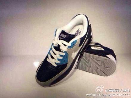 Nike Air Max 系列的诞生代表着球鞋设计进入一个新纪元，也是高阶机能球鞋的一个里程碑，而当中的 Air Max 90 鞋款跟 Air Max 1 一样有着复古跟高科技感结合的外观设计特质，经典黑白搭，码数：40-44。 也可微信咨询:841848874