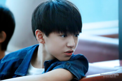 TFBOYS王俊凯 2014.7.17 广州飞北京机场图。图出处见LOGO