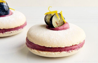  Blueberry and lemon macaroons