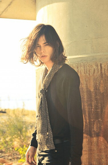 2013年，出演了《职场之神》《无计划家族3》等。并且与金泰亨、郭熙成（郭熙圣）组成三人组乐队EDEN ，乐队于2013年7月24日出道，发行的单曲专辑有《Never Cry》、《言叶にできないけど》.