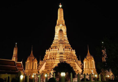 郑王庙（Wat Arun），又称黎明寺（Temple of the Dawn），是纪念泰国第41代君王、民族英雄郑昭的寺庙。——东盟网（http://www.asean168.com/）