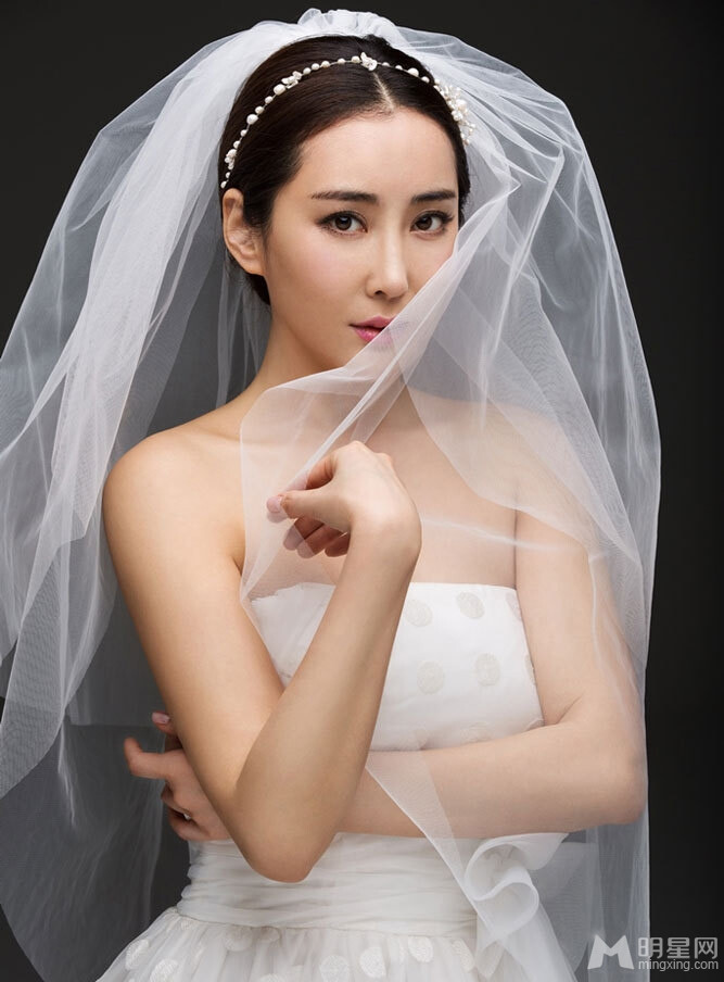 严屹宽杜若溪浪漫婚纱秀恩爱 甜蜜互动俏皮可爱------新婚明星夫妻严