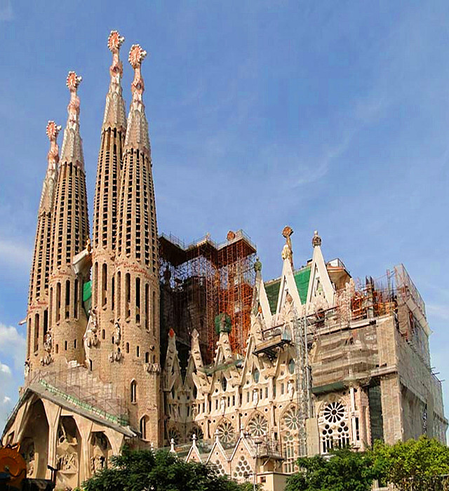 巴塞罗那圣家堂大教堂是高迪生前最伟大的作品在他去世之前仍未竣工