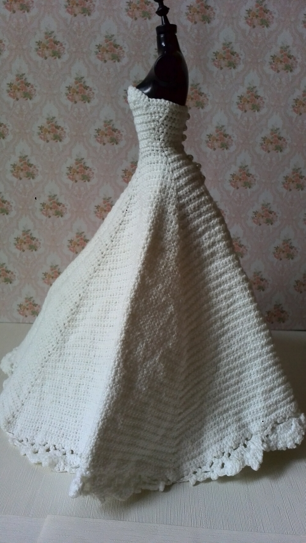 WHITE WEDDING DRESS side