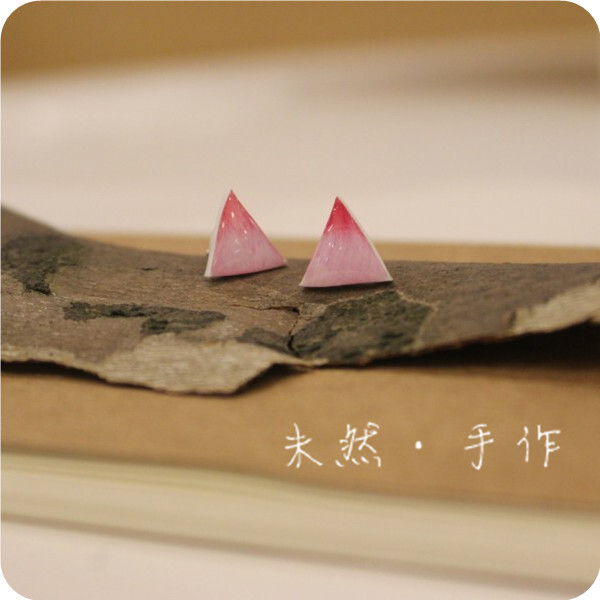 【粉】渐变系耳钉 http://item.taobao.com/item.htm?spm=a1z10.1.w4004-7973088001.20.u9cFpB&amp;amp;id=40222525267