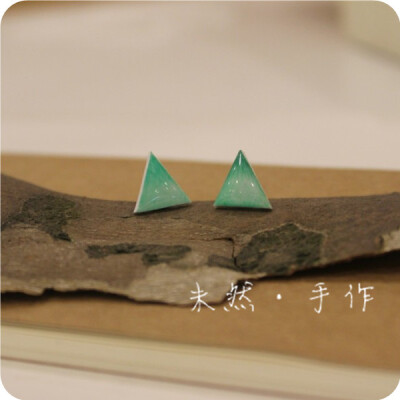 【薄荷绿】渐变系耳钉 http://item.taobao.com/item.htm?spm=a1z10.1.w4004-7973088001.12.u9cFpB&amp;amp;id=40249156118