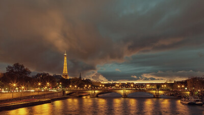 夜晚Paris的燈光 堪比暖陽