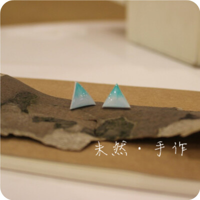 【天蓝】渐变系耳钉 http://item.taobao.com/item.htm?spm=a1z10.1.w4004-7973088001.12.u9cFpB&amp;amp;id=40249156118