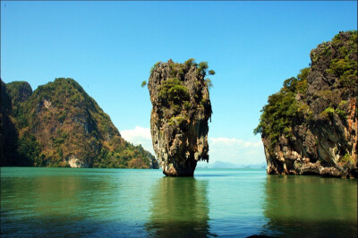  东盟网（http://www.asean168.com/）——攀牙湾(Phang-Nga)属于紧靠泰国普吉岛的泰南大陆的攀牙府，位于普吉岛东北75公里处，是泰国海岛旅游景点普吉岛及周边地区风景最美丽的地方。有泰国“小桂林”的美称。攀牙湾…