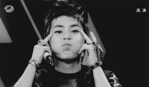 exo xiumin 大哥在告诉我们长得好看怎样摧残都没事