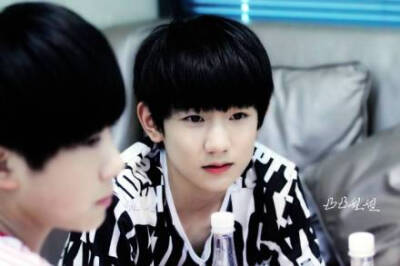 王源 源源 tfboys 正太 美男 街拍