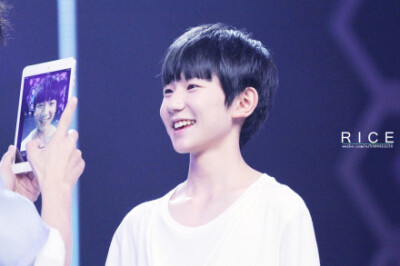 王源 源源 tfboys 正太 美男 街拍