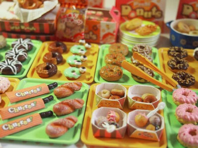 “食玩”一词本身是从日本传来的说法，食玩简单来说就是附带食品的玩具。本来称之为“Candy Toys &amp;quot;或“Candy Food &amp;quot;，日文名为キヤンティトイ，在日本叫 “玩果子”。另外有些国内的分类将快餐店…
