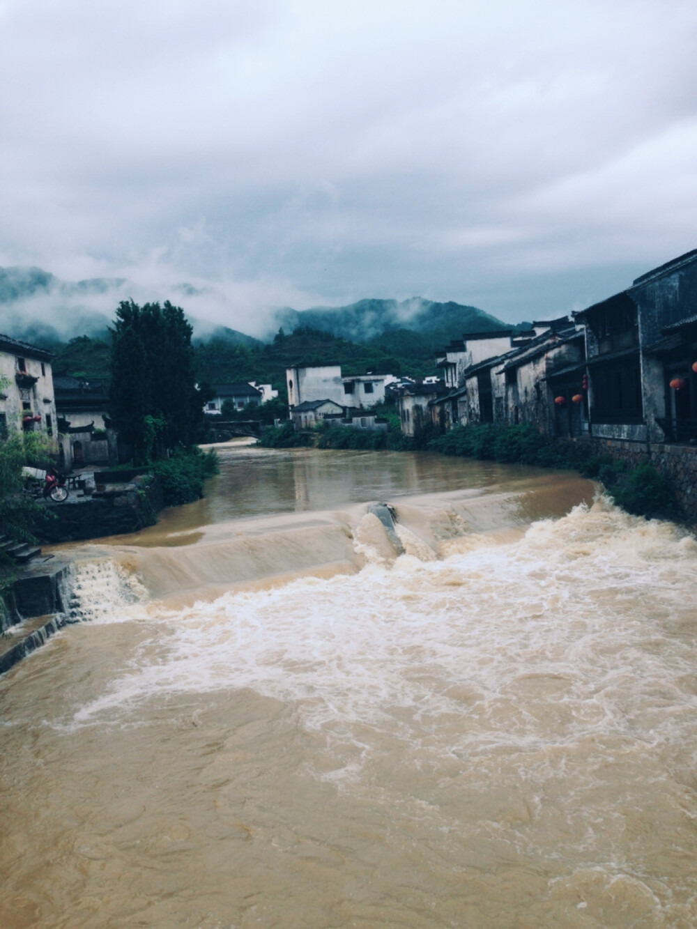 大雨走过呈坎