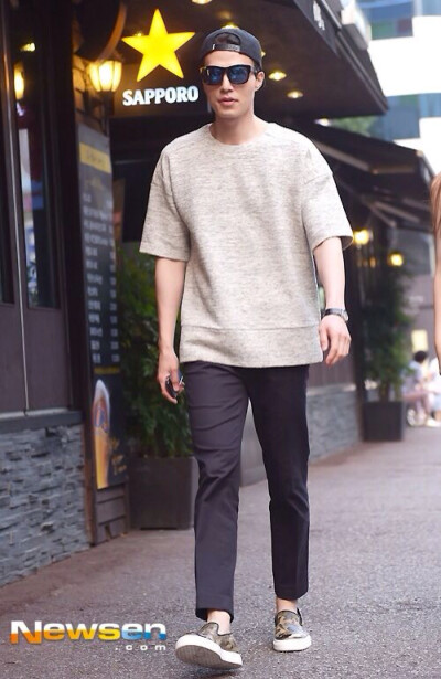  哈哈、要去HK庆功宴咯。