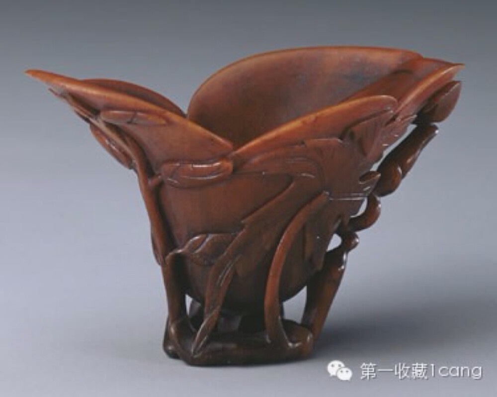 犀角镂雕秋葵叶纹玉兰花形杯， 明末，高7.8cm，口径13.5×8.5cm。