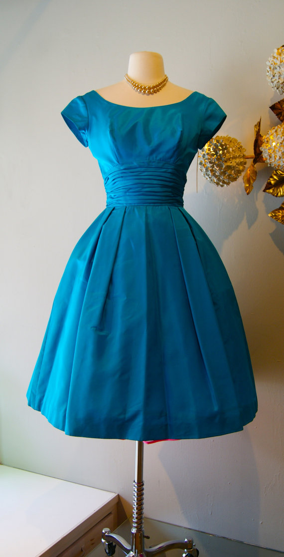 Vintage 1960's Turquoise Blue Satin Cocktail Party Dress With Full Skirt 复古小礼裙。曦