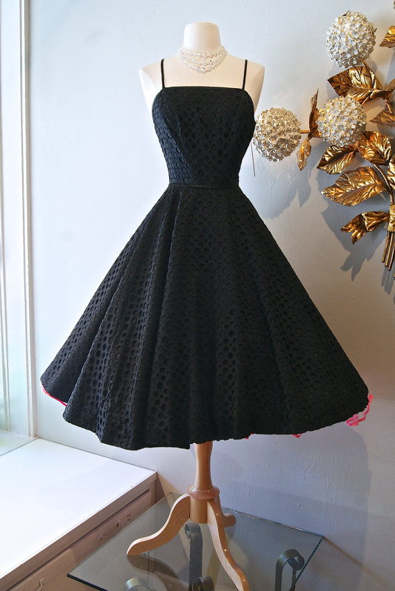 1950s Dress / Vintage 50s Arkay Black Polka Dot Eyelet Cotton Dress 黑色复古小礼裙。曦