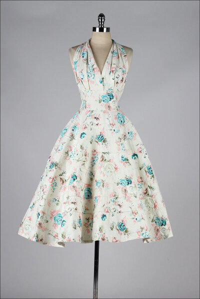 vintage 1950s halter dress . floral print cotton . quilted piping . 4321 复古小礼裙。曦