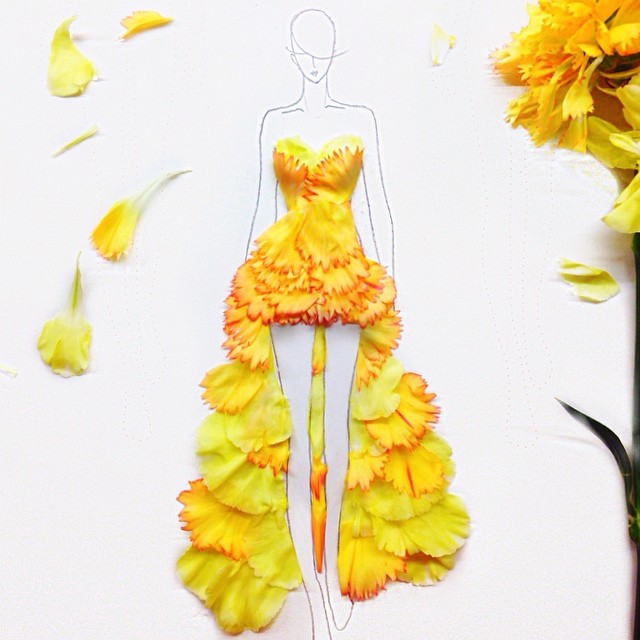 【落下花瓣第二次生命绽放】Grace Ciao用花瓣做的晚礼服，让礼服更加富有褶皱感