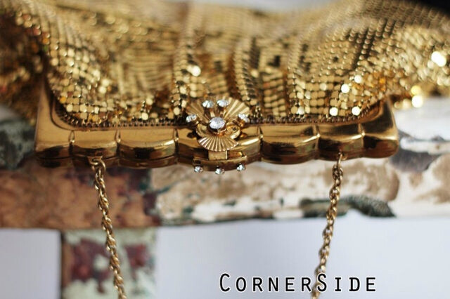 {欣赏} CornerSide 1950's DURAMESH 金色金属晚宴vintage古董包 http://tb.cn/dgk9IXy