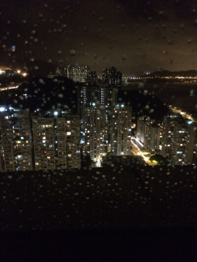 刚去HK那晚 是雨夜