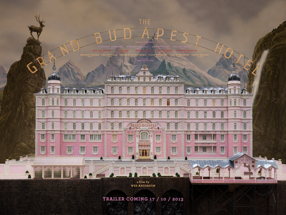 为了海报看#电影《布达佩斯大饭店》 画面太美好，粉红色的酒店真是萌到不行！！