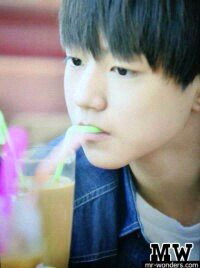 小凯喝饮料都辣么萌