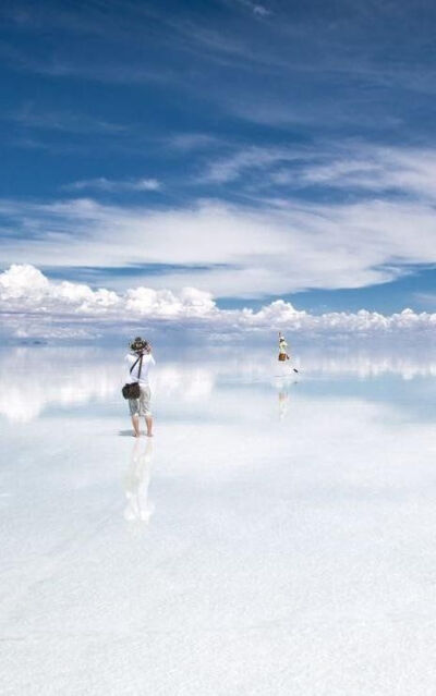 如身处幻境中，纯净得这般梦幻——乌尤尼盐沼，玻利维亚。
