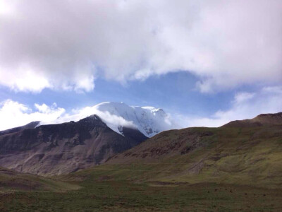 当看到她近在眼前 仿佛触手可及时 我忍不住落泪 in 卡若拉雪山