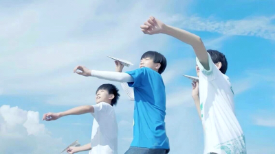 纸飞机，载我们的梦飞向远方。