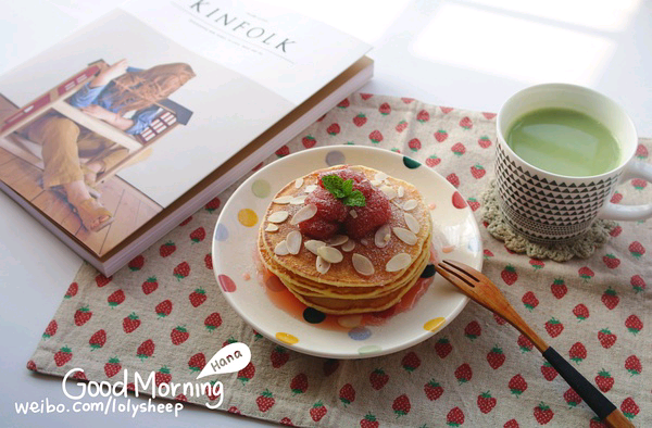 草莓pancake，抹茶牛奶