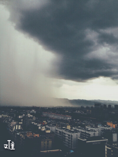 晒天空～积雨云，那边下雨，这边不下！