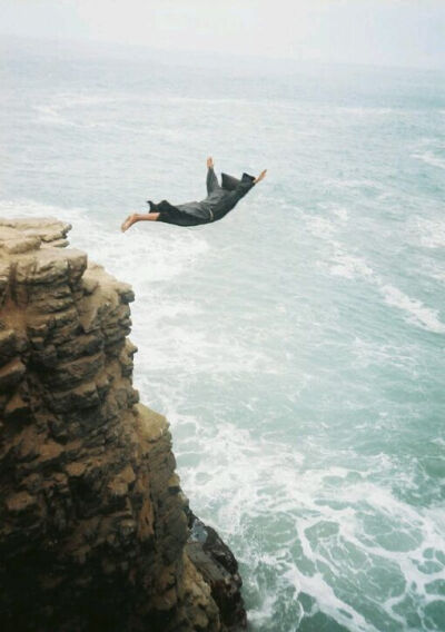 飞身一跃 只为结束所有苦痛