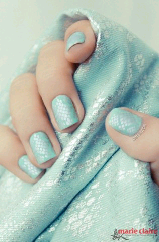 姑娘 该哭就撕心裂肺的哭 该闹就上赶子大闹一场 该喝酒就丫喝到烂醉 该矫情就找个掏心的人胡咧咧一整天 但过后你一定要向个男人一样活着 只有你爱自己 才会有人爱你 女人 千万别亏了自己