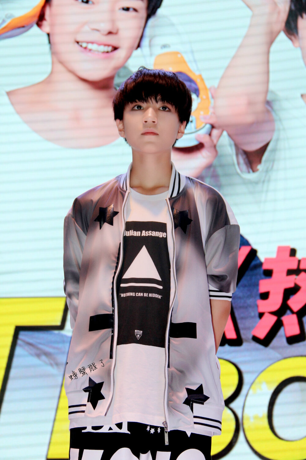 TFBOYS王俊凯 2014.8.1 上海CHINAJOY。cr：LOGO