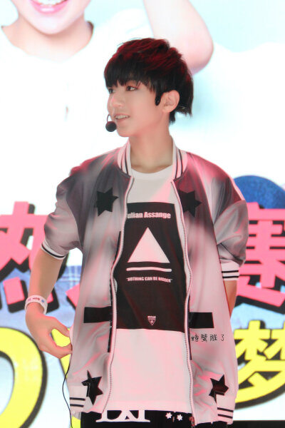 TFBOYS王俊凯 2014.8.1 上海CHINAJOY。cr：LOGO