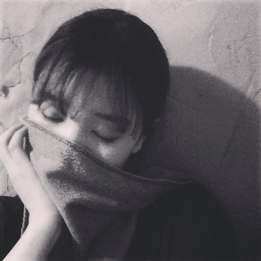 女头❤ 笑一笑.让在乎你的人放心一下. 别哭出声.很多人等着看你疼.❤